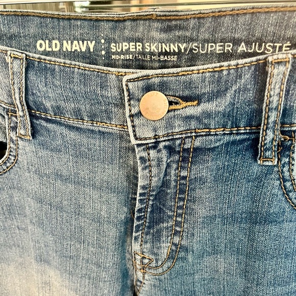 Old Navy Skinny Jeans - Picture 3 of 4